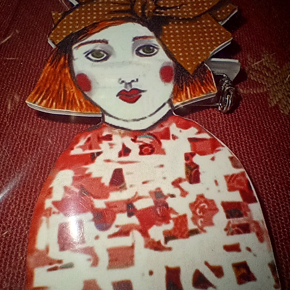 Artistic Red and Brown Pendant